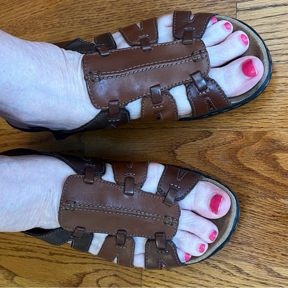Clark’s Lexi Marigold Strappy Brown Leather Sandals Sz 8.5